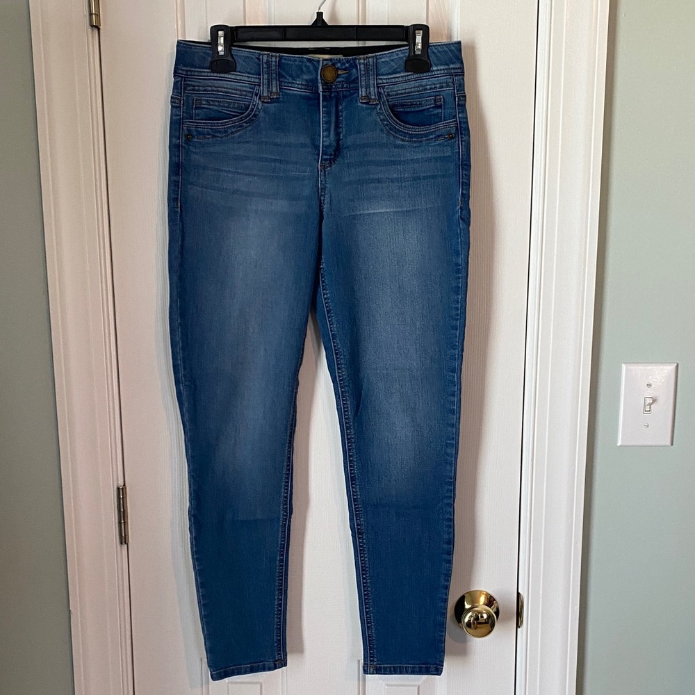 Democracy Women's Medium Blue Stretch Skinny Jeans